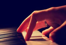 米兰体育入口-北伦敦醒狮夜袭梦碎之地！维拉公园3球惊雷炸响欧冠争夺战