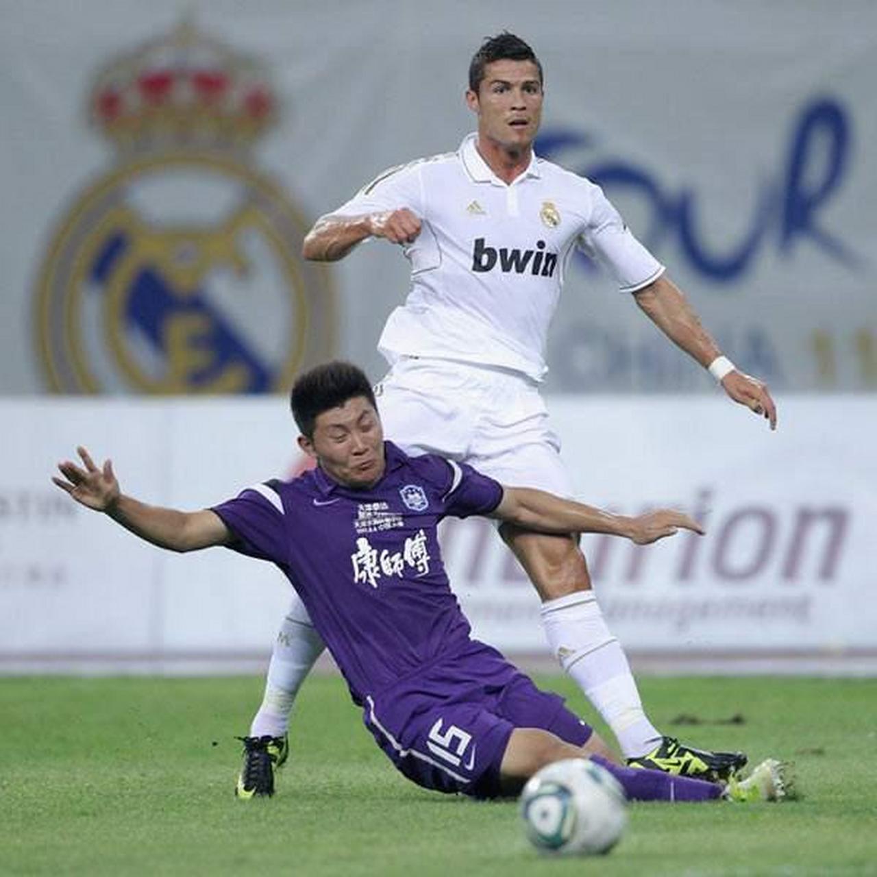 包含防线坚固：泰达后卫精湛阻击对手进球！的词条