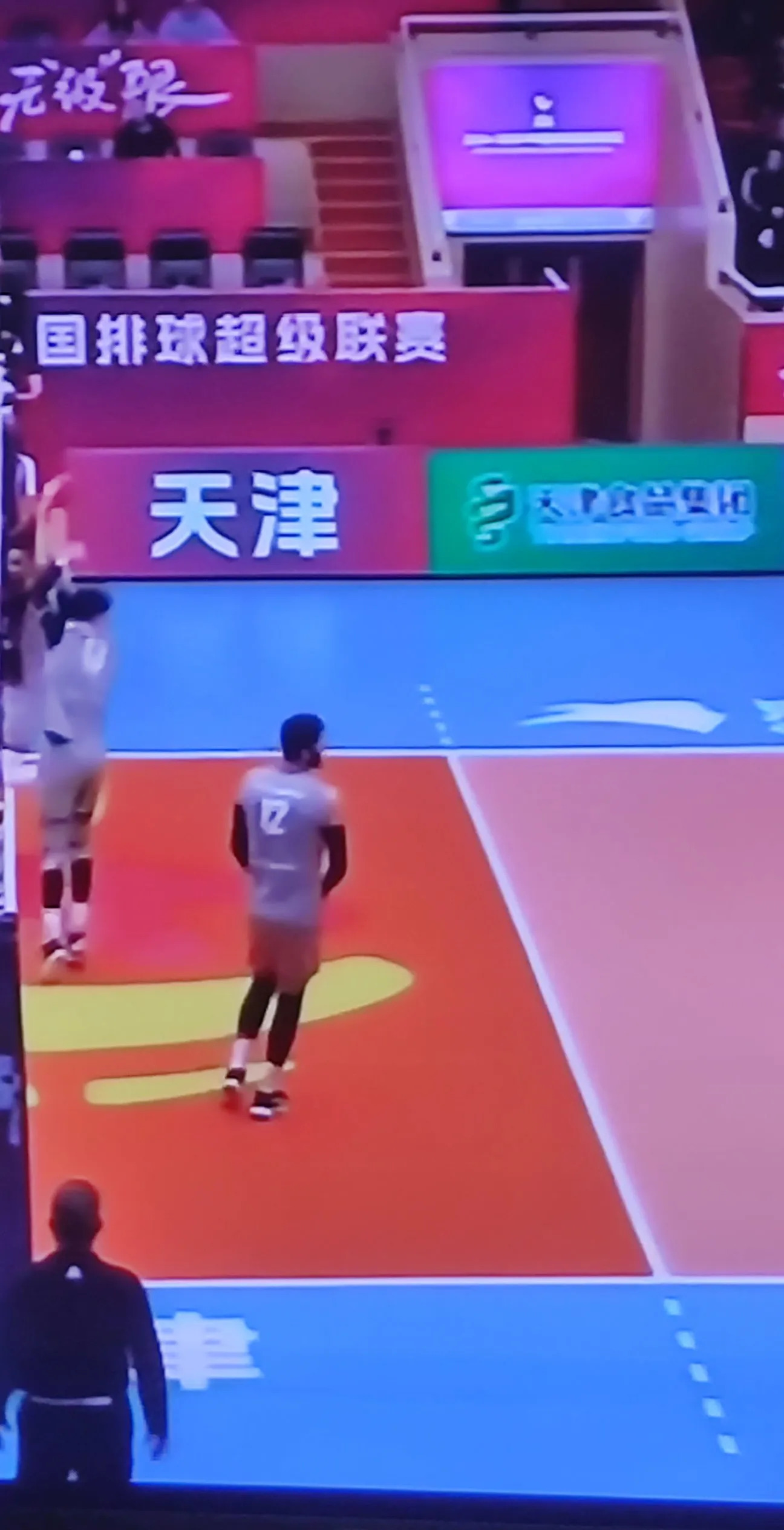 河北男篮客场反超,实现翻盘 河北男篮客场反超,实现翻盘