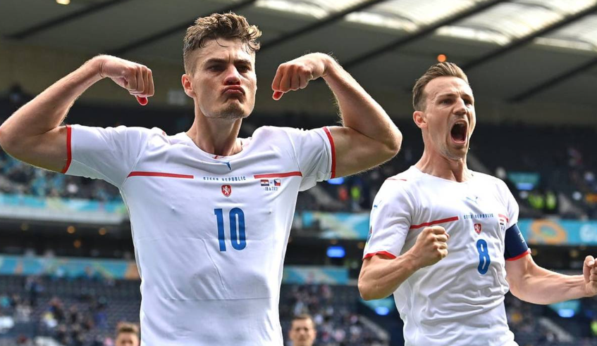 欧预赛胜利在望，战队精神抖擞雄心壮志