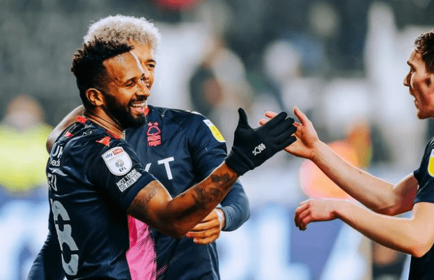 强强对话：胜负未定的争霸战的简单介绍