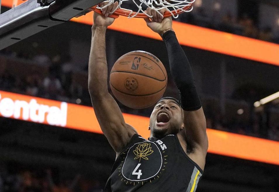 勇士客场大胜爵士，全队表现出色