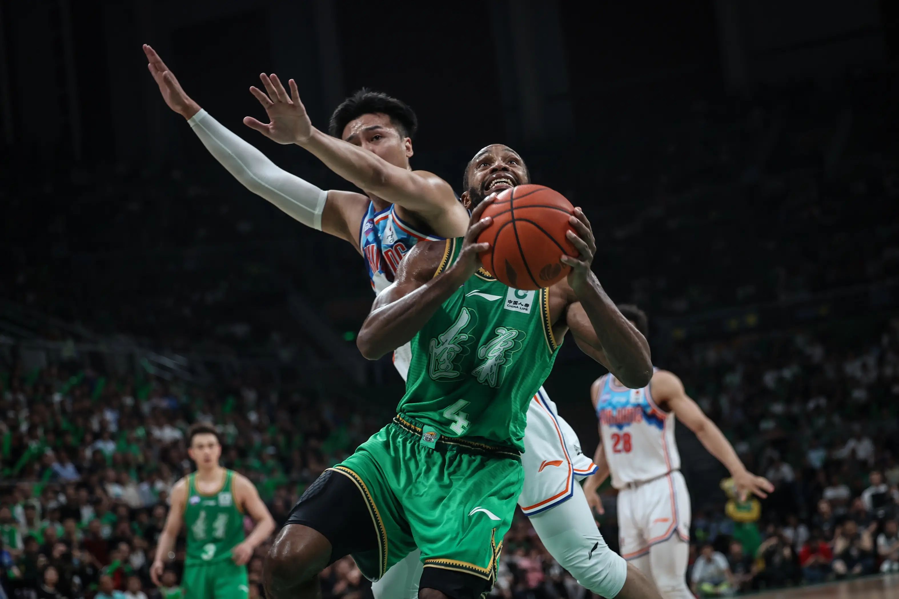 球队实力全面增强在赛场上展现 球队实力全面增强在赛场上展现