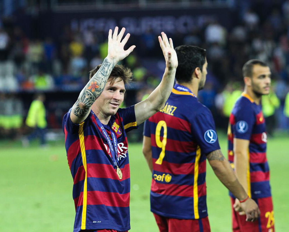 巴西男篮在南美联赛季后赛中夺冠众星捧杯