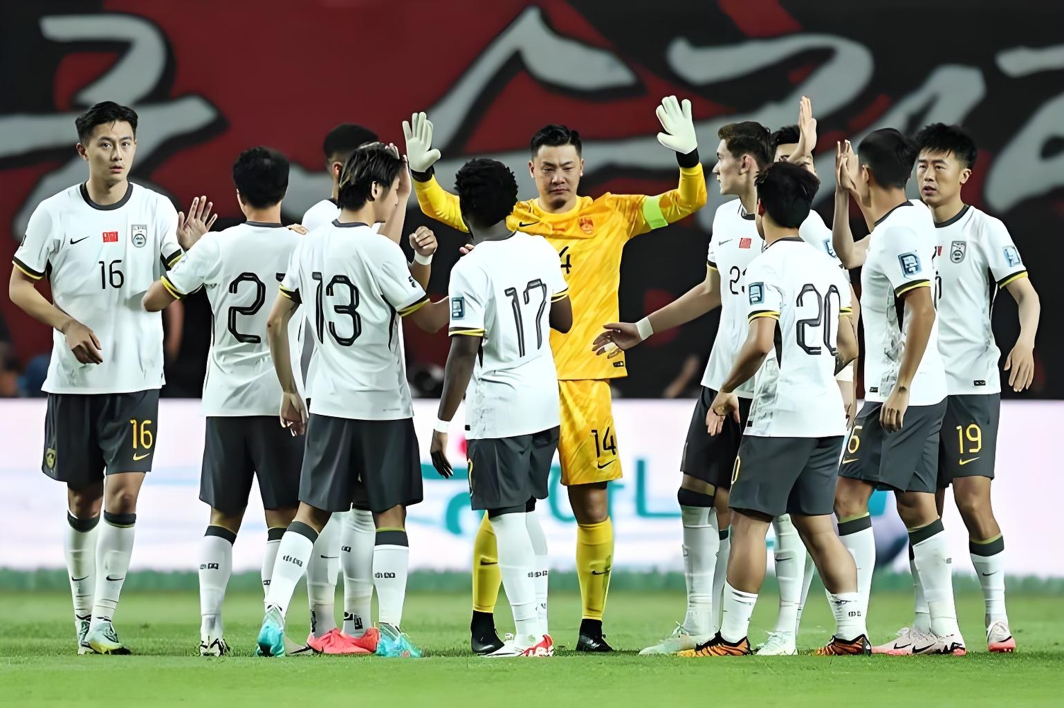 惊险刺激，两支强队的激烈交锋轰动球迷的简单介绍