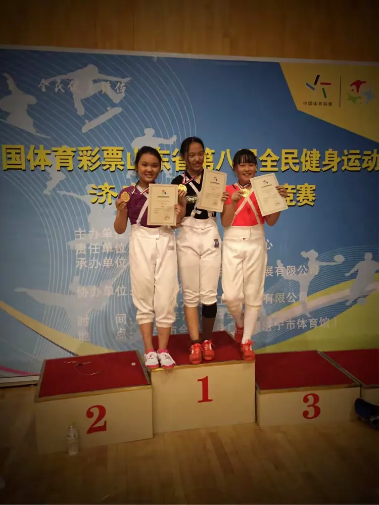 韩国击剑明星夺冠，实力展露无疑