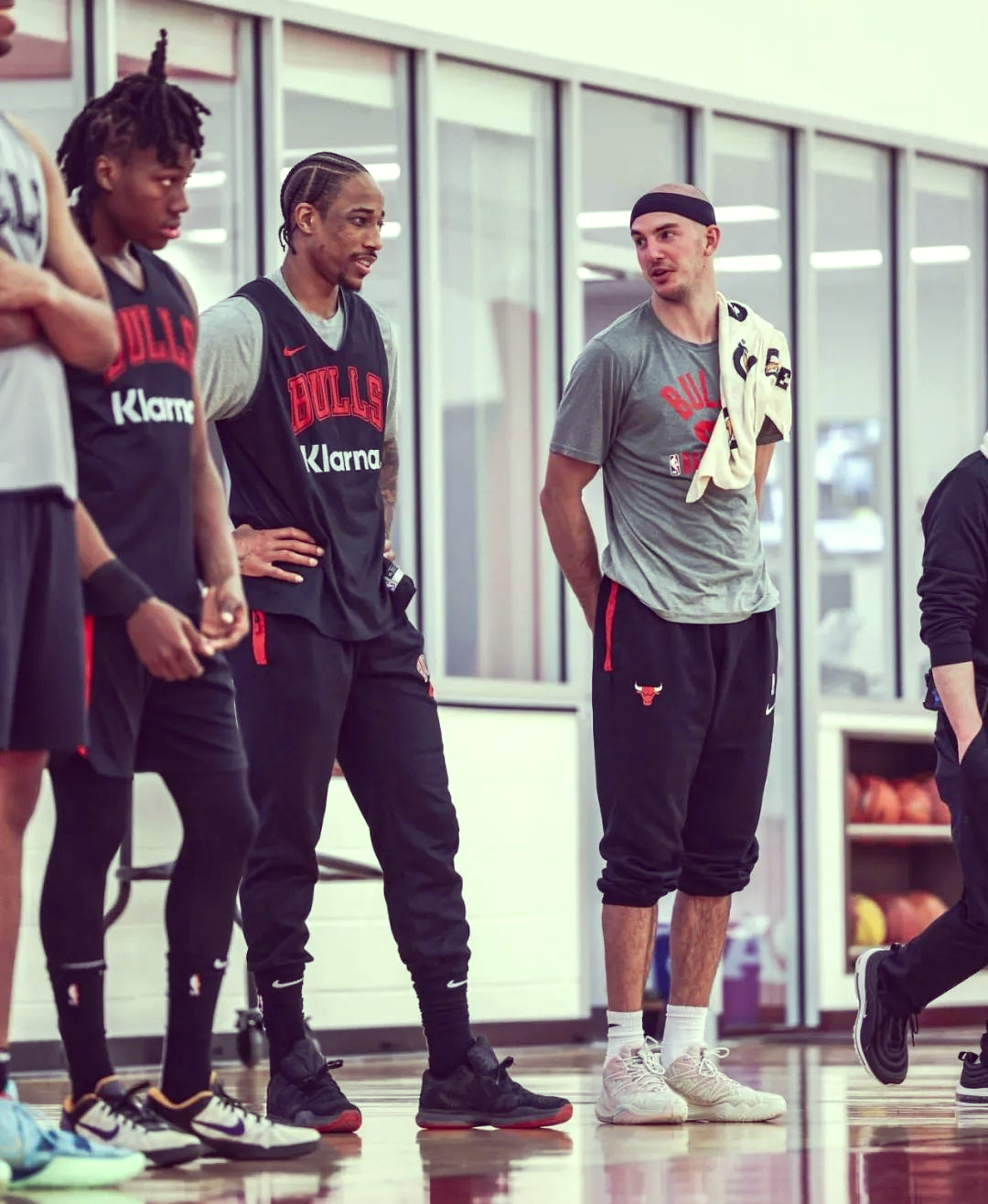 猛龙不敌老鹰,德罗赞状态下滑 猛龙不敌老鹰,德罗赞状态下滑