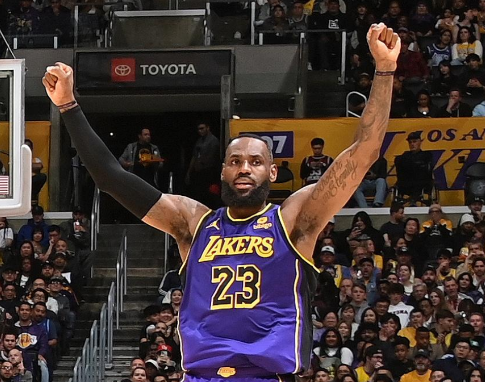 湖人击败马刺，总决赛大比分领先