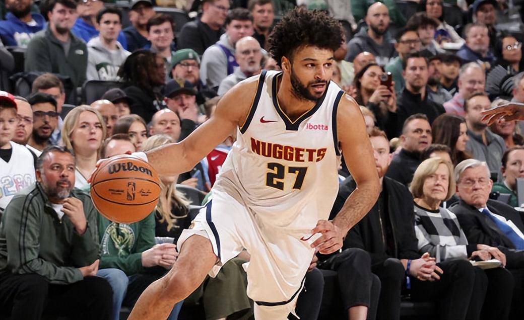 雄鹿力克掘金，继续保持不败