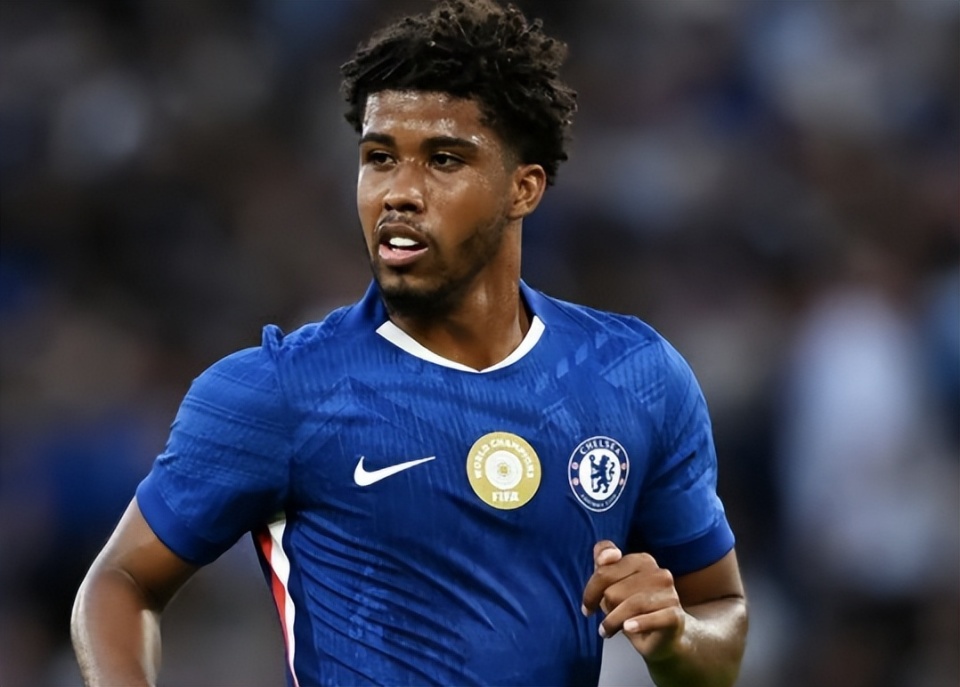 巴西球员创造新纪录,成为足坛新星 巴西球员创造新纪录,成为足坛新星