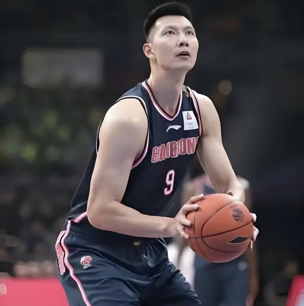 关于易建联带领广东队击败新疆队，继续保持不败战绩的信息