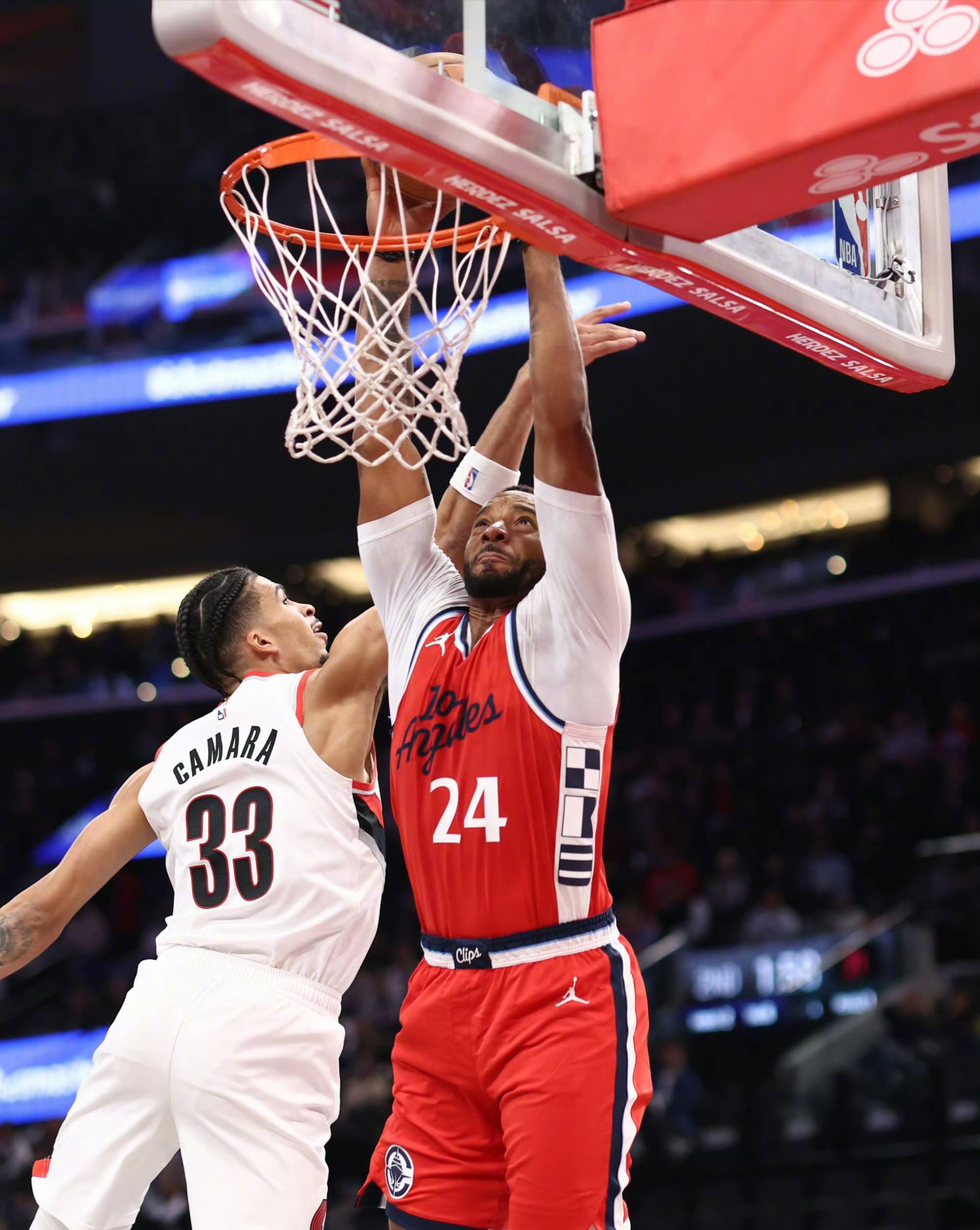 勇士豪取胜利，实现九连胜